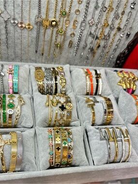 Gold and Silver Mixed-Tone Women's Bracelet Set - Elegant Layered Bangles